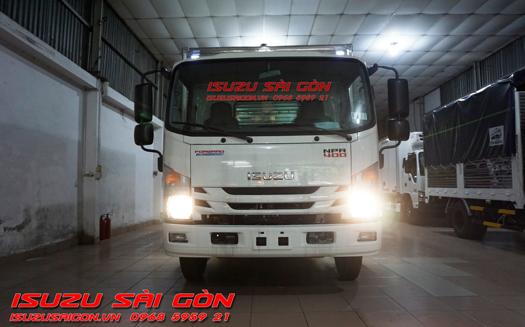 Xe Tải Isuzu 3T5 Tấn Thùng Kín NPR400 1